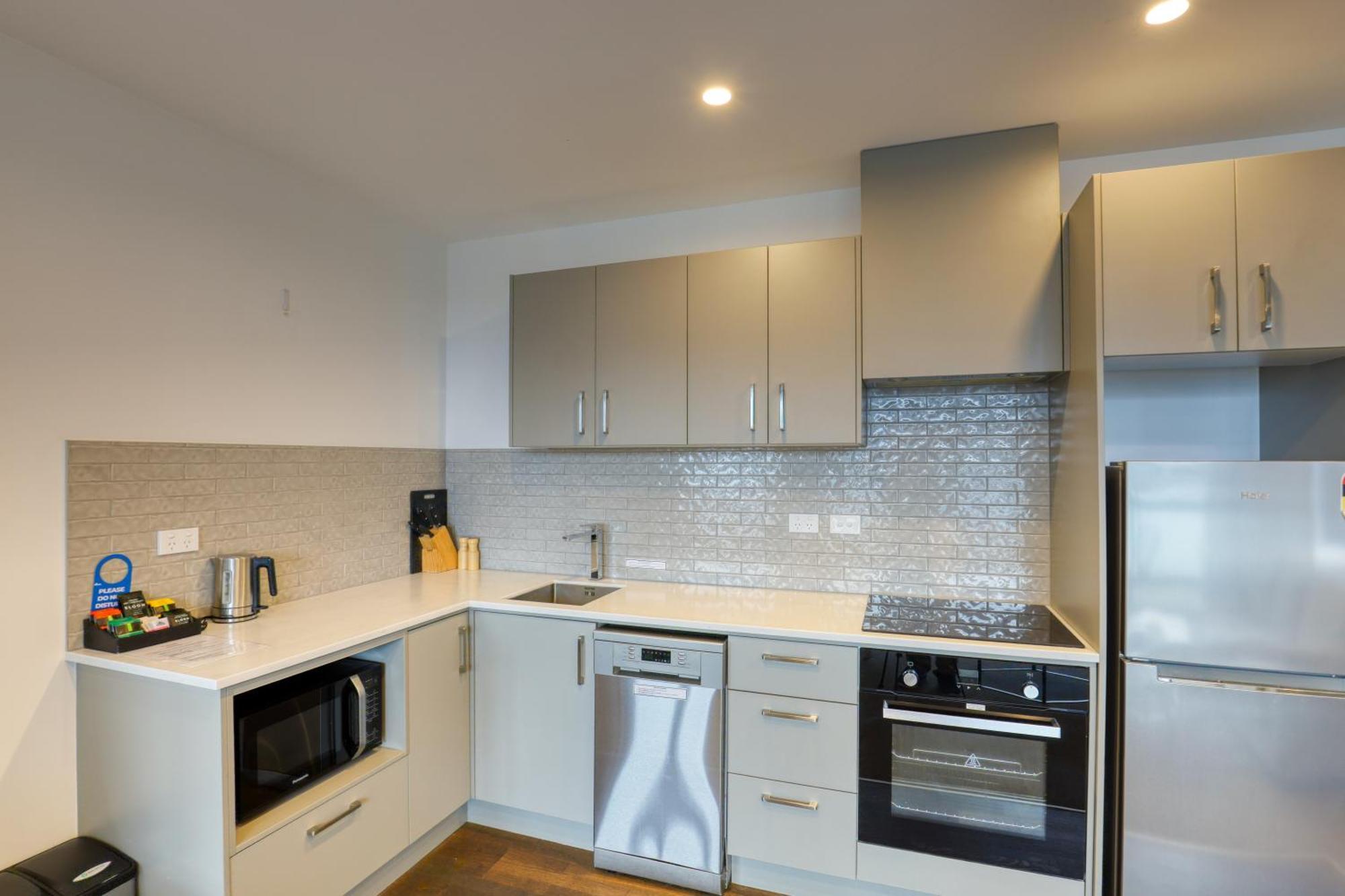 Ramada Suites By Wyndham Victoria Street West Auckland Exterior foto